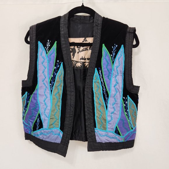 LA COLECCION JUDITH ROBERTS Hecho En Mexico, Jackets & Blazers - JUDITH ROBERTO La Coleccion Hecho en Mexico Black Embroidery Cropped Vest Size M